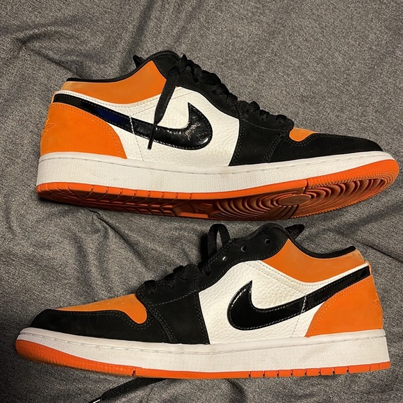 Mens Jordan 1 Low Orange, Black, White Size 10 - Picture 3 of 8